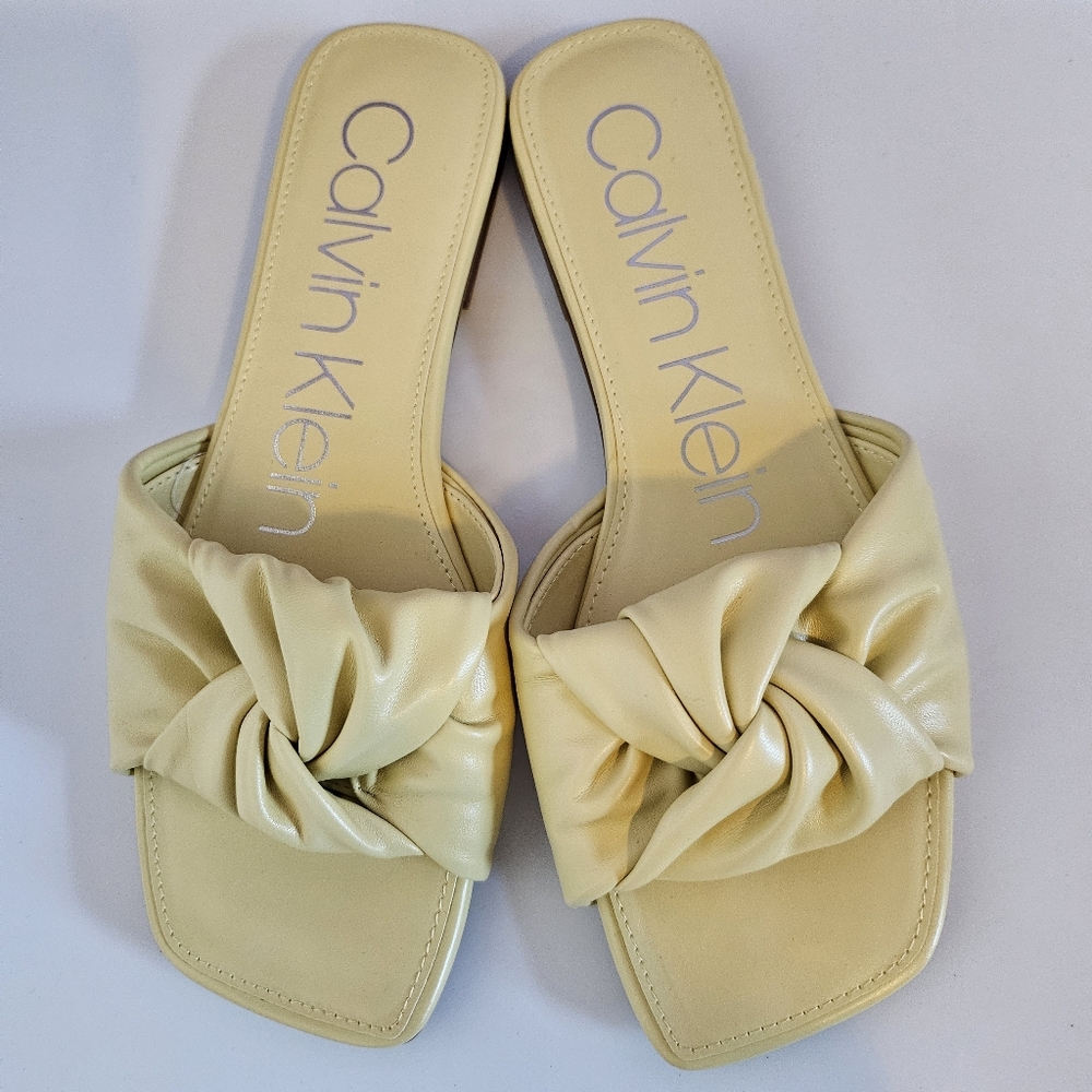 New in Box Calvin Klein Butter Yellow Mokio Knotted Flat Slide Sandals - Picture 3 of 11